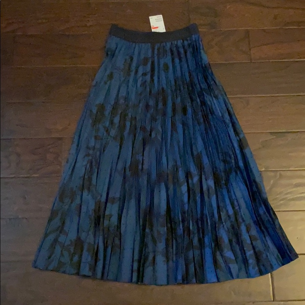 BRAND NEW ❤️ H&M Pleaded Skirt